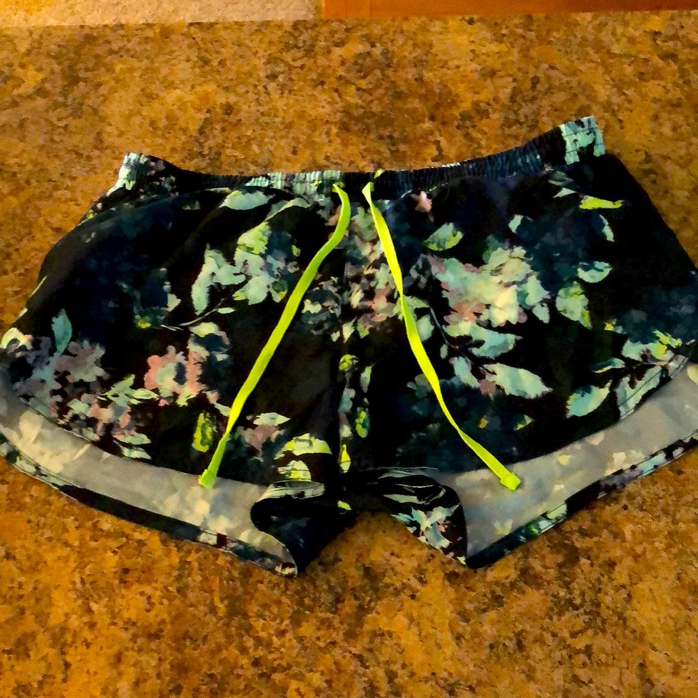 Old navy running shorts lined size medium 2 pack